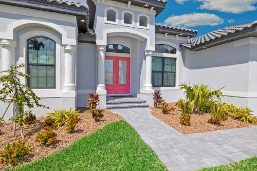Absolutely stunning home that truly embodies Florida living Villa Blue Starfish — 4-Star Luxury Hotel in Cape Coral, United States