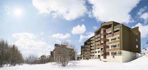 Homency Residence Aux Bergers B502 — 4-Star Luxury Hotel in Huez, France