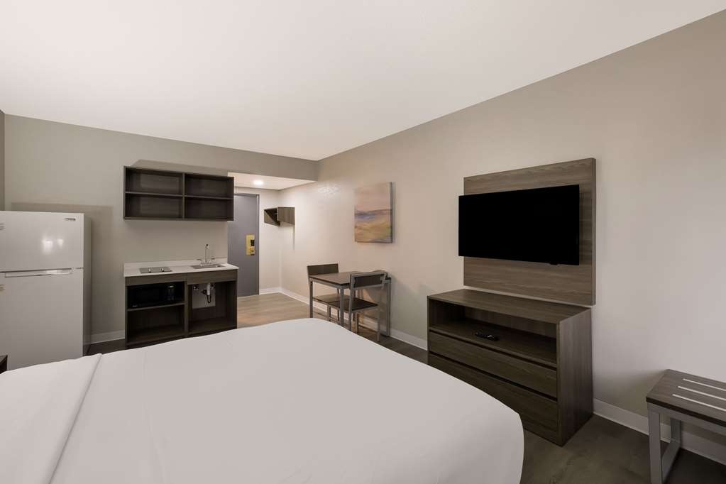 Suburban Studios Milwaukee Airport - photo 35