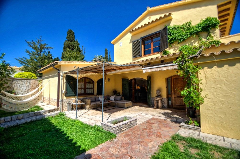 Dream House — 4-Star Luxury Hotel in Sant Pere De Ribes, Spain