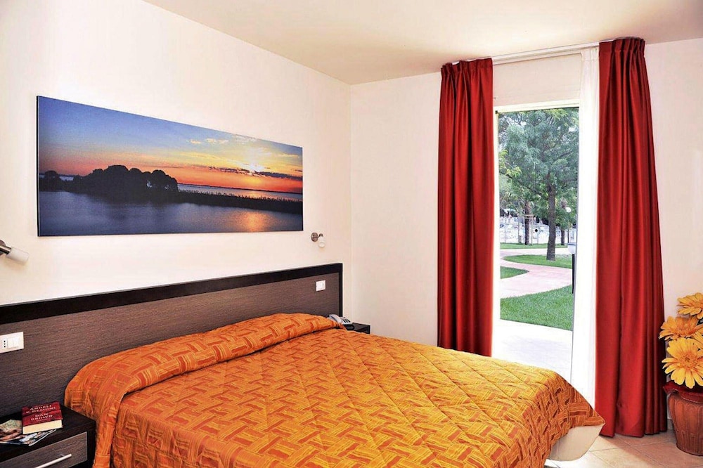 Club Village Hotel Spiaggia Romea Lido Delle Nazioni — Comacchio
