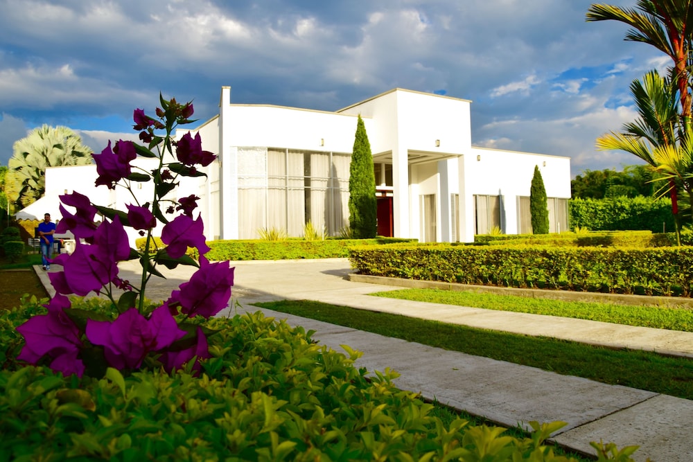 Beraca Country House — 5-Star Luxury Hotel in Armenia, Colombia