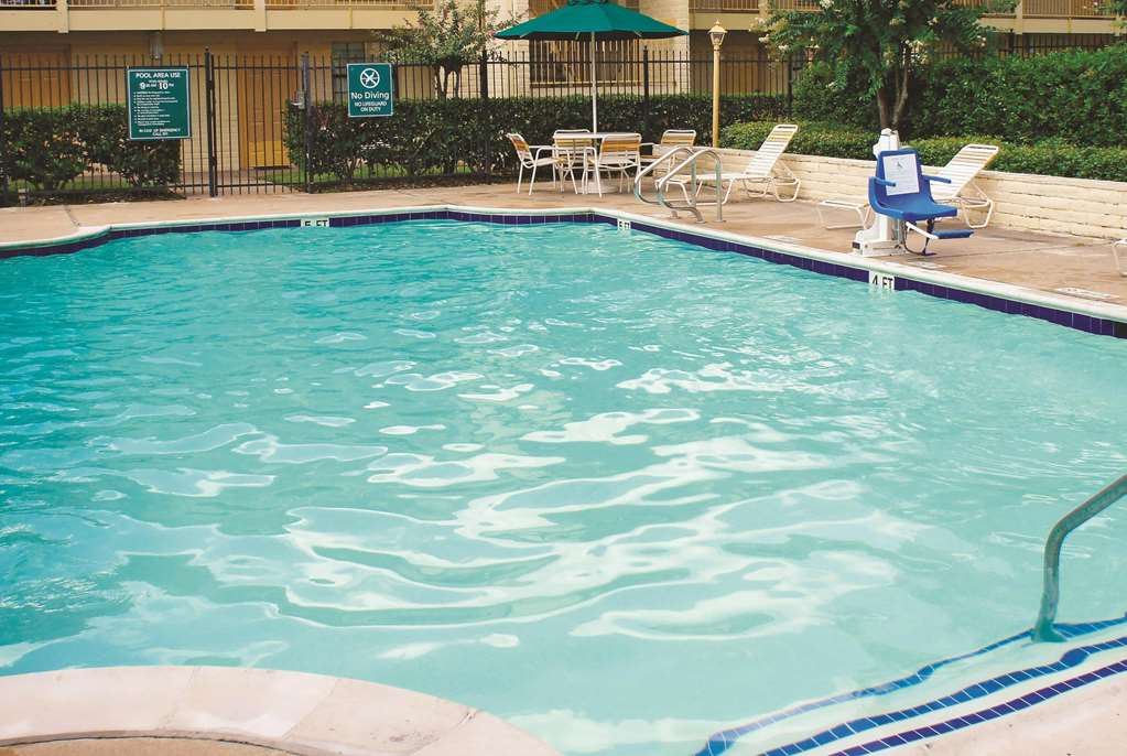 Baymont by Wyndham Houston La Porte - photo 7