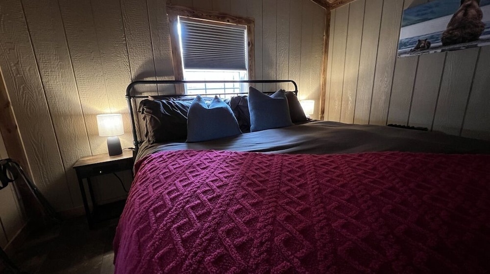 Buddy's Harbor - carbon neutral hotel in Lake Ozark