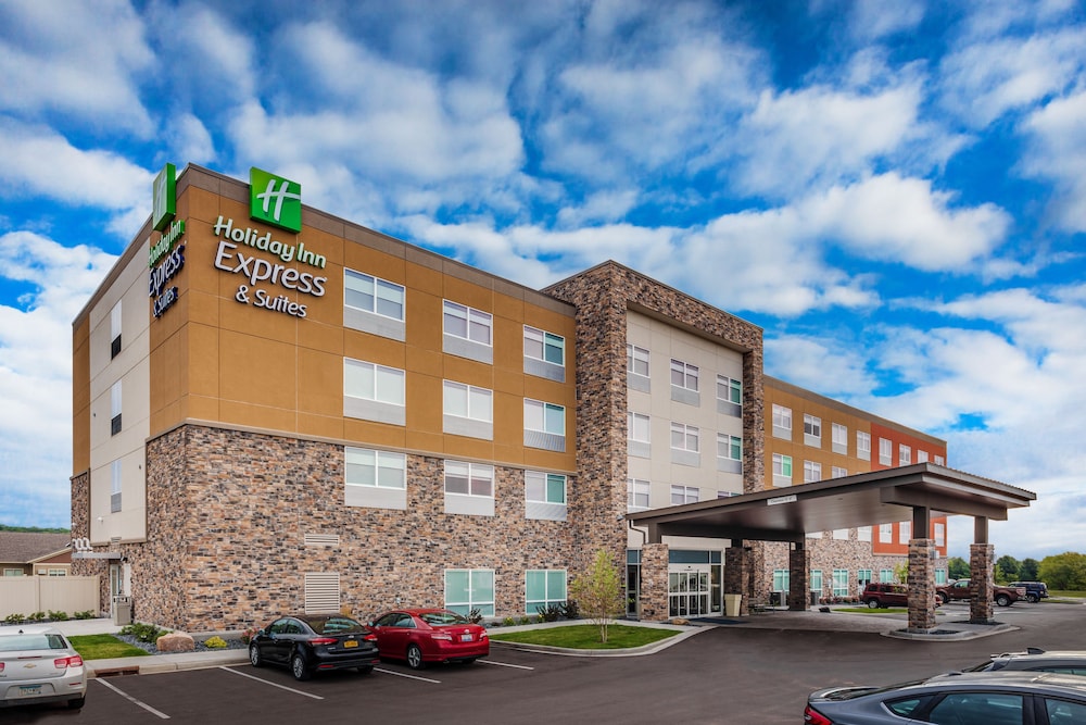 Holiday Inn Express & Suites Rice Lake an IHG Hotel - featured photo
