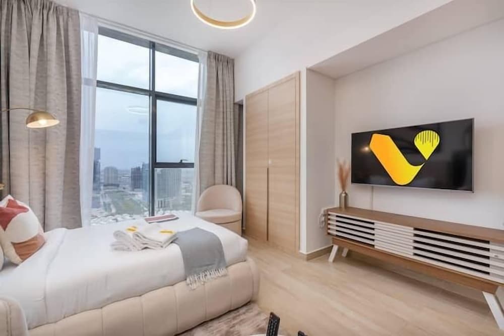 Vogue JVC Regina Tower — 4-Star Luxury Hotel in Dubai, United Arab Emirates
