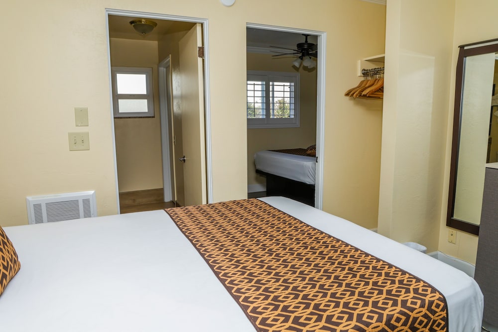 Silver Surf Motel - photo 59