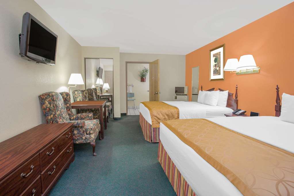 Days Inn & Suites by Wyndham Red Rock Gallup - photo 6