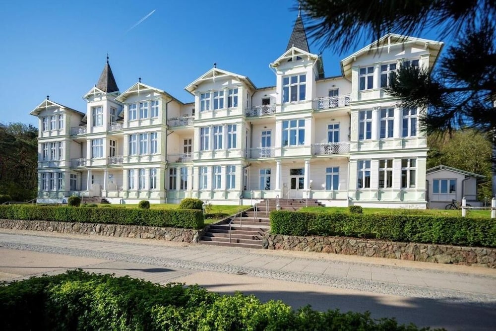 Strandvillen Wald & See — 4-Star Luxury Hotel in Ostseebad Zinnowitz, Germany