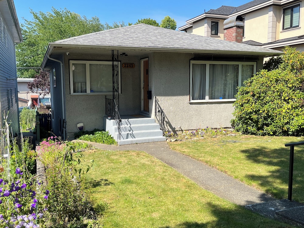 Romantic Getaway Near the Heart of Vancouver in Vancouver, Canada