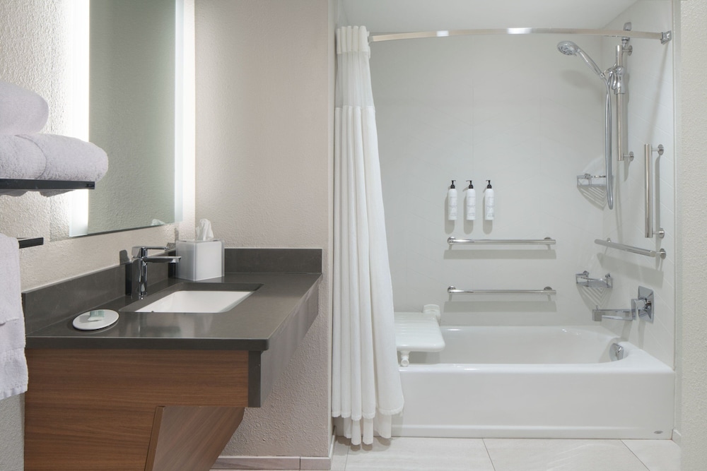 Fairfield Inn & Suites by Marriott Charleston - photo 20