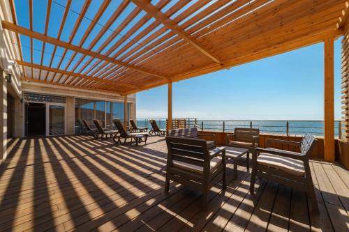 Poseidon Deluxe перша лінія з басейном — 4-Star Luxury Hotel in Odessa, Ukraine