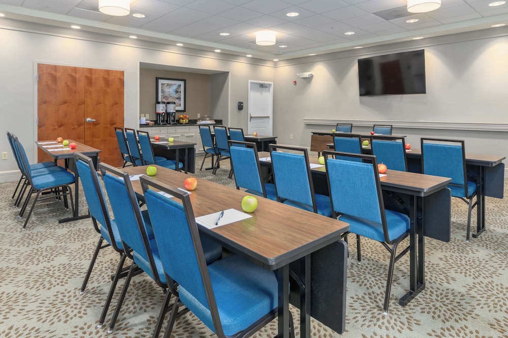 Hampton Inn & Suites Hartford Manchester - photo 45