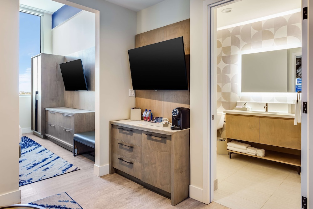 SERENA Hotel Aventura Miami Tapestry Collection by Hilton - photo 31