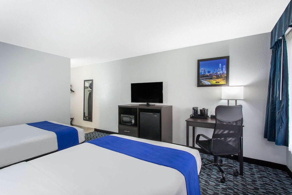 Baymont by Wyndham Charlotte University - photo 6