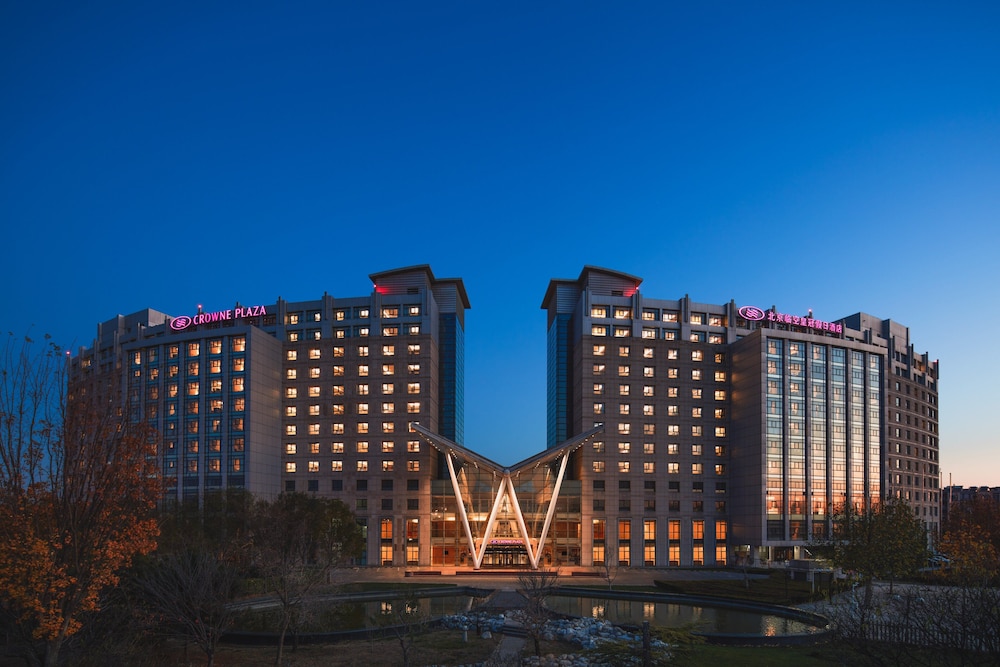 Crowne Plaza Beijing International Airport by IHG - carbon neutral hotel in Beijing