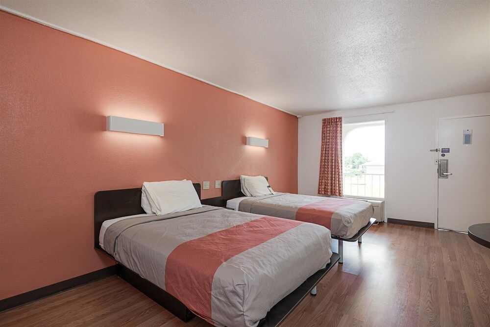 Motel 6 High Point - photo 11