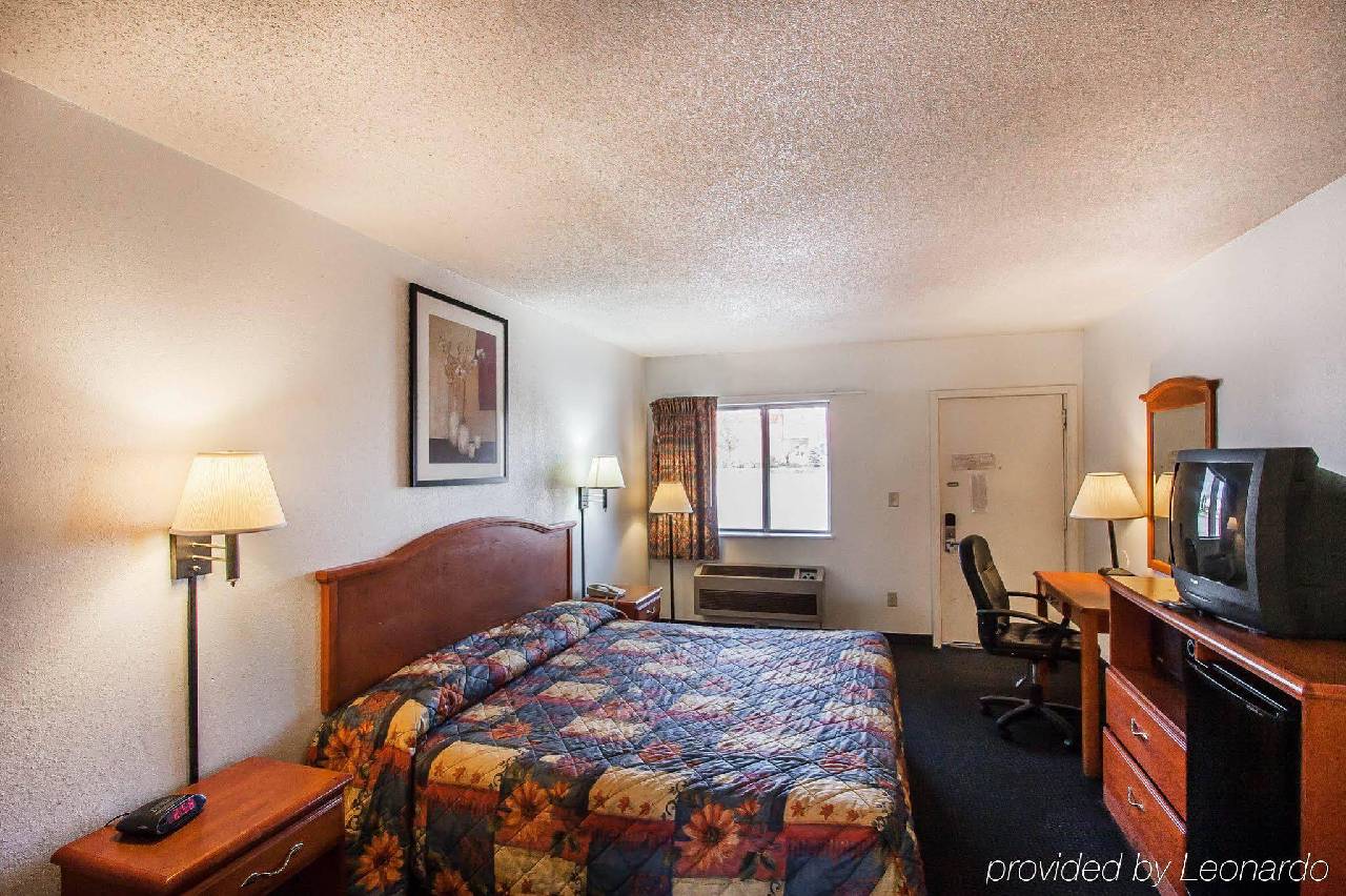 Rodeway Inn Effingham - photo 6