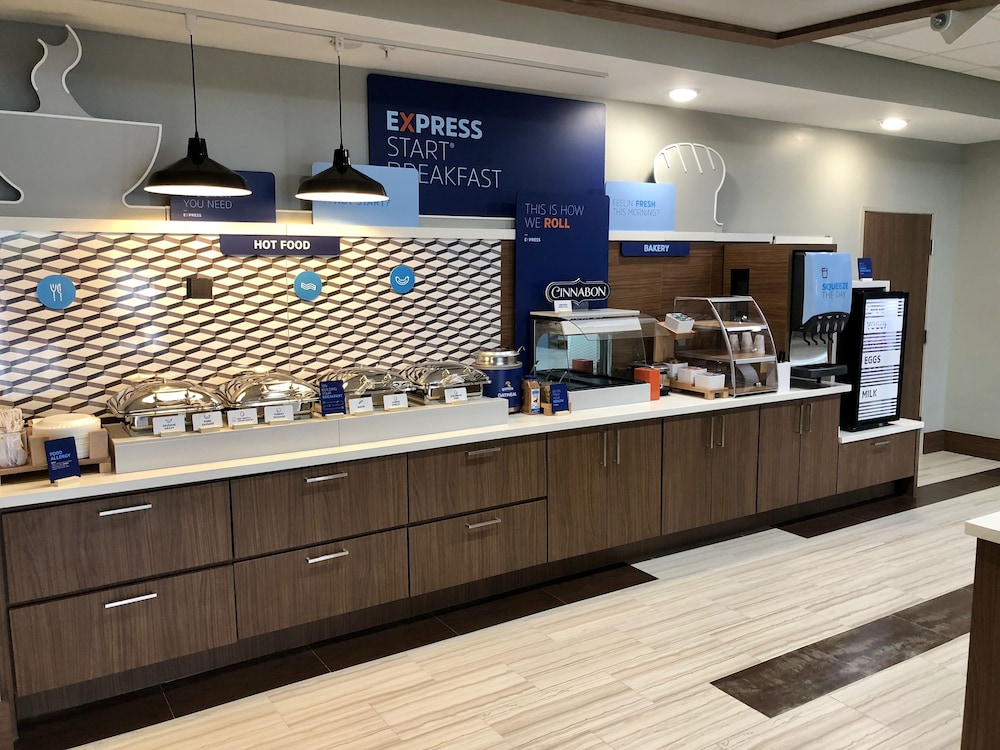 Holiday Inn Express and Suites Houston Westchase Westheimer by IHG - photo 72
