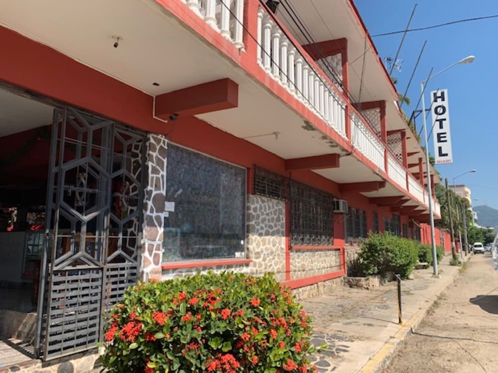 Hotel Miami - carbon neutral hotel in Acapulco De Juarez