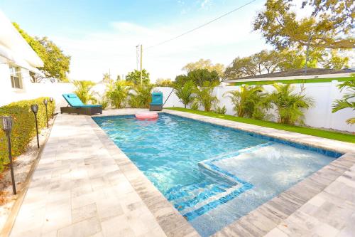 Magnolia Home Clearwater Beach BBQ Sunroom — 4-Star Luxury Hotel in Clearwater, United States