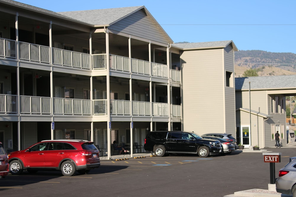 Yellowstone Big Rock Inn - photo 24
