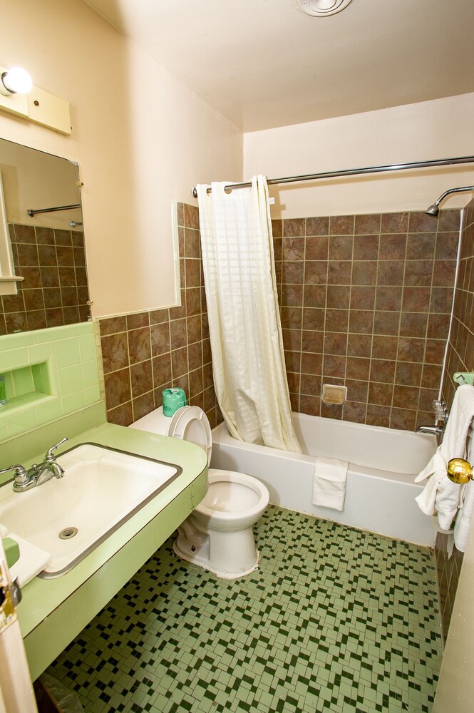 Coach House Inn - photo 36