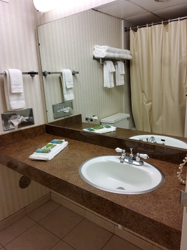 Klopfenstein Inn and Suites - photo 27