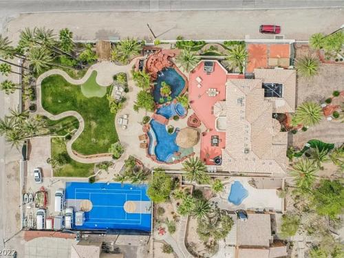 Villa with Pickleball BB court Pool