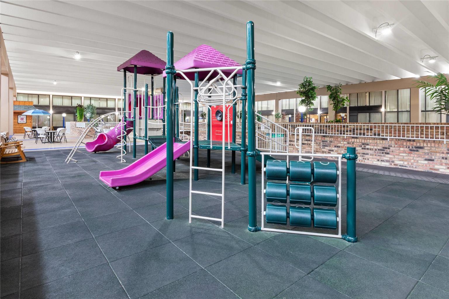 Quality Inn & Suites - photo 24