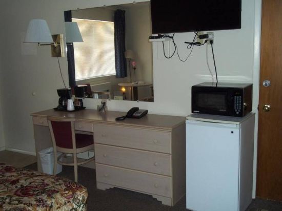 Royal Host Motel - photo 11