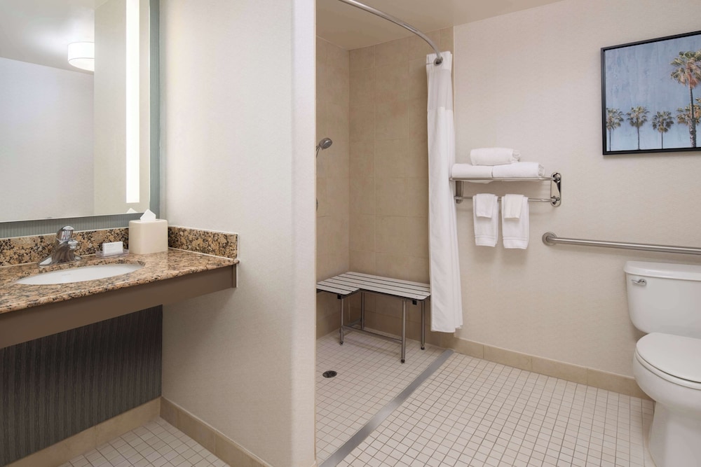 Hilton Garden Inn Fontana - photo 28