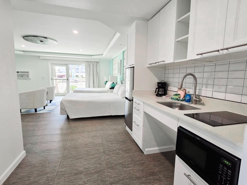 Island House Hotel - photo 16