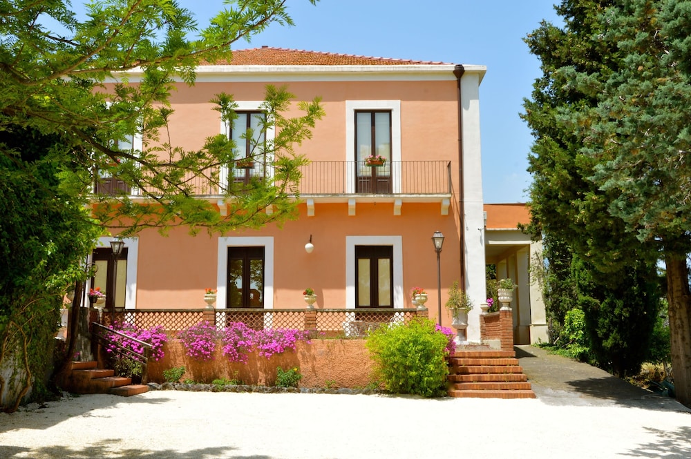 Villa Bonaccorso Antica E Maestosa Villa Con Piscina Ai Piedi Delletna 5106950 — Viagrande