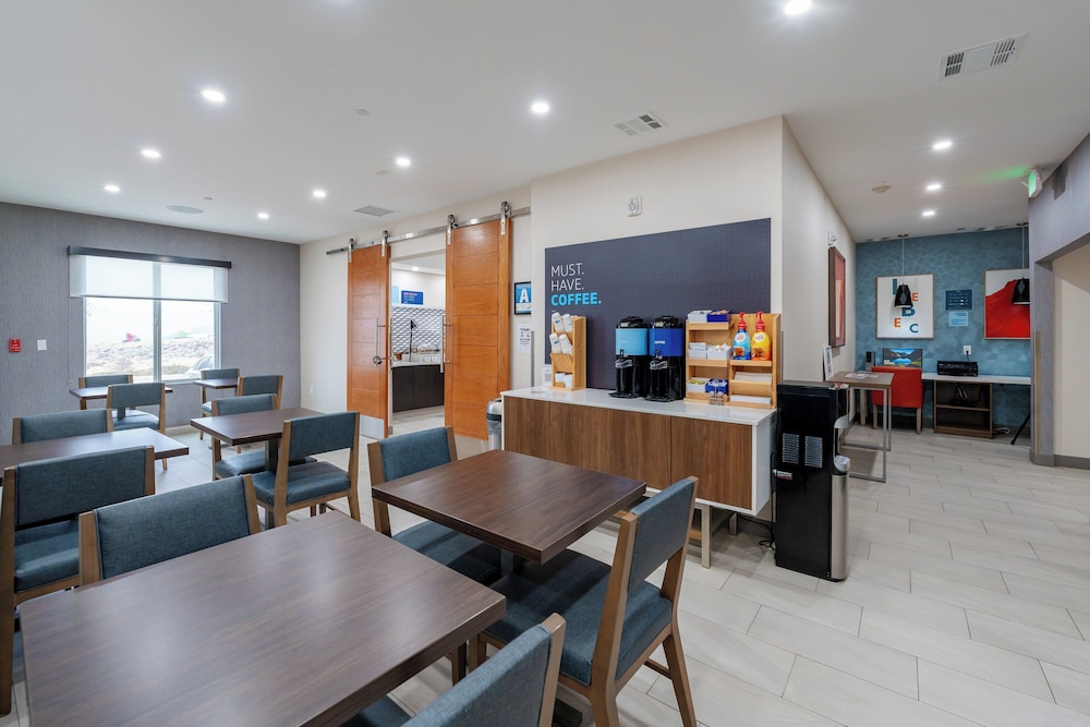 Holiday Inn Express & Suites Frazier Park by IHG - photo 42