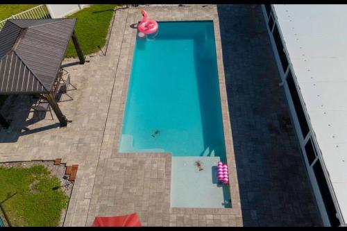 Best pool house Ideal for family pool heated — 4-Star Luxury Hotel in Cape Coral, United States