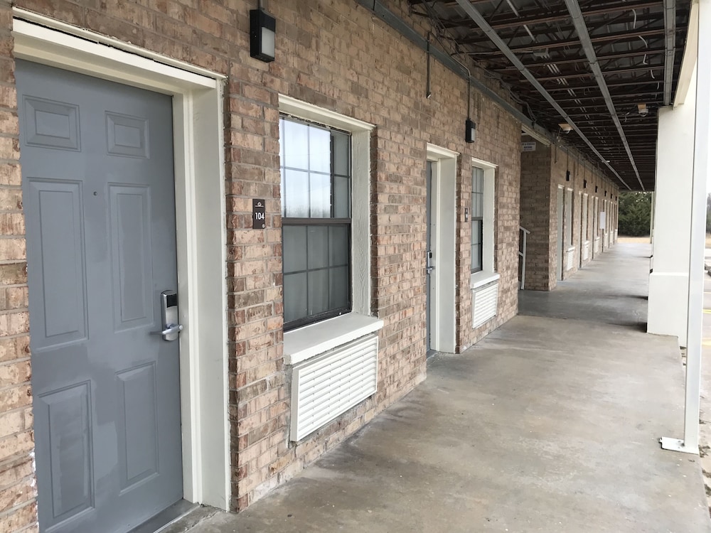 Walnut Inn Motel - photo 17