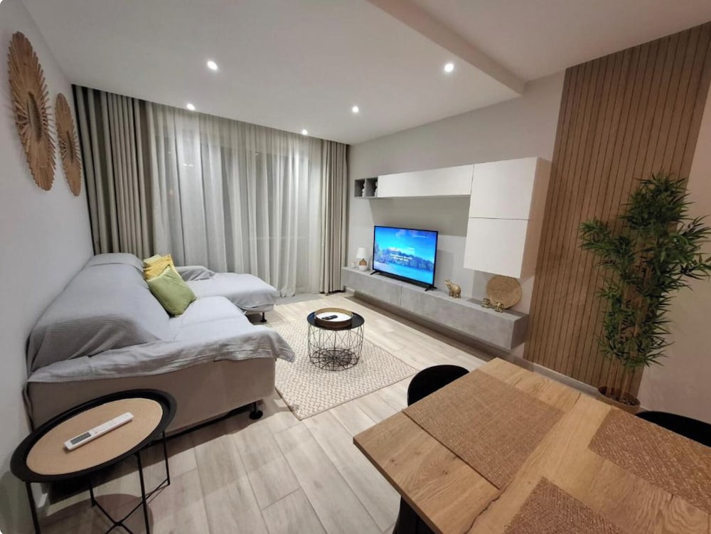 Modern 3BD Apartment with Spacious Balcony & Outside Furniture Marsalforn Bay — 4-Star Luxury Hotel in Zebbug, Malta