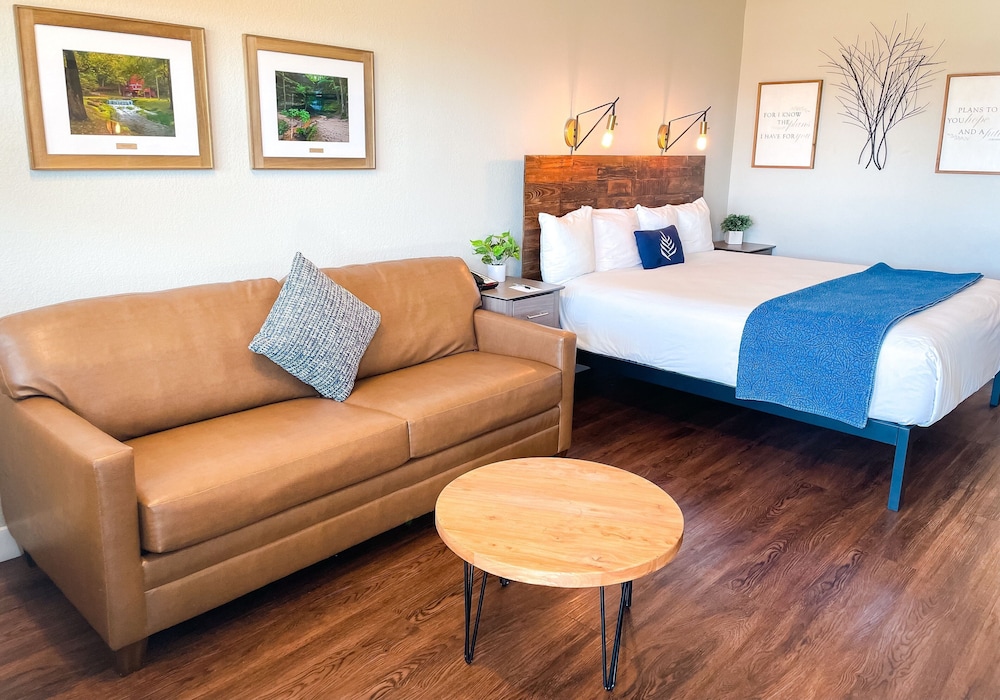 Pinemark Inn & Suites - photo 14