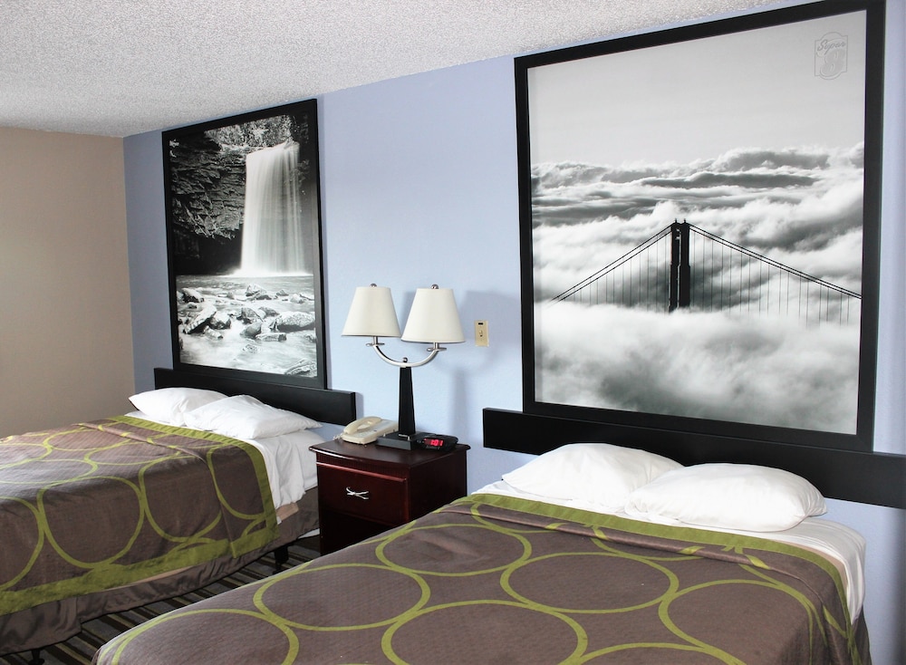 Super 8 by Wyndham Tuscaloosa in Tuscaloosa, United States