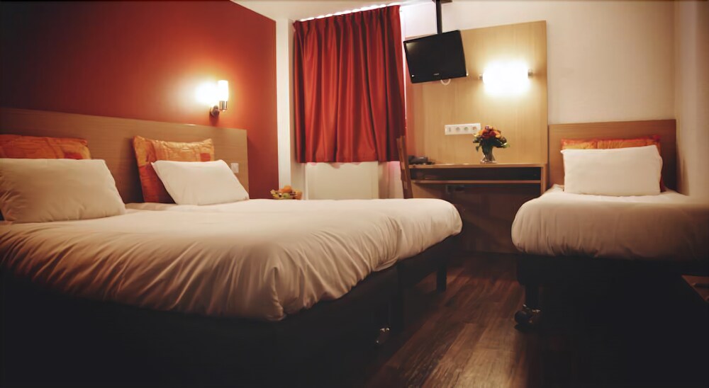 La Roseraie Hotel & Restaurant in Fontenay-Aux-Roses, France