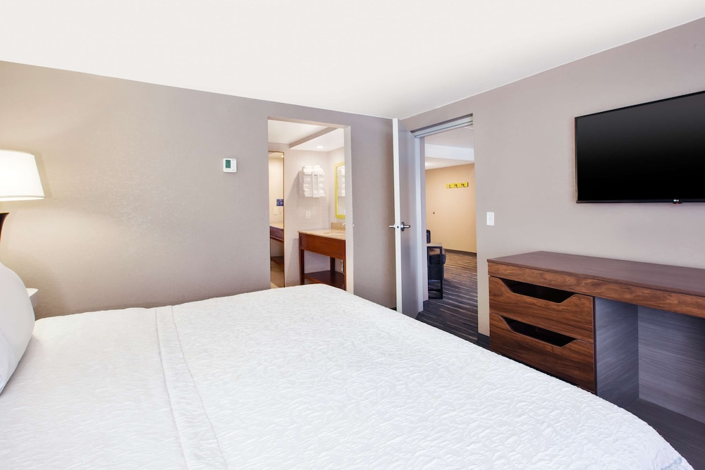 Hampton Inn College Park - photo 24