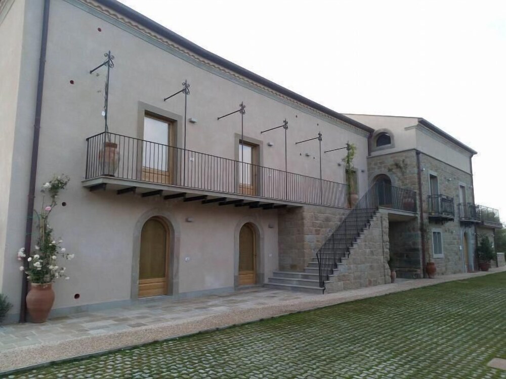Alimunera Hotel — 4-Star Luxury Hotel in Castell'umberto, Italy