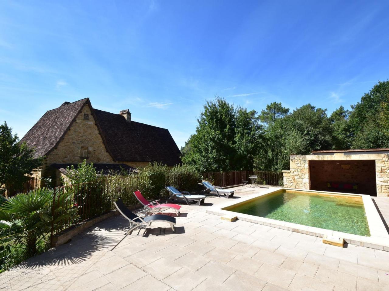 Luxurious Holiday Home in Domme with Swimming Pool — 4-Star Luxury Hotel in Domme, France