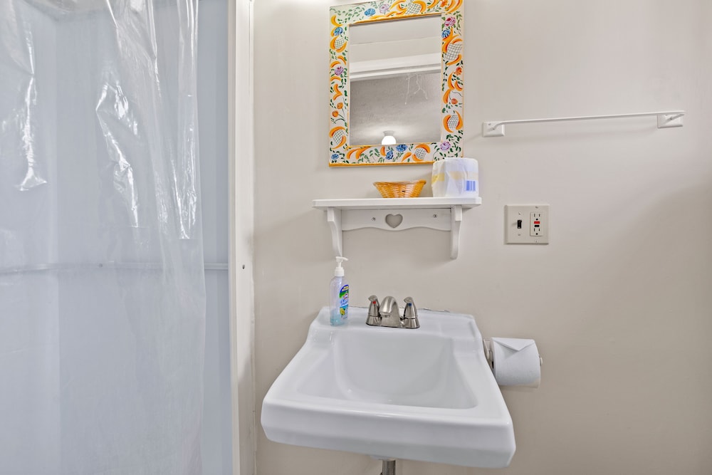 Beach Motel & Suites - photo 29