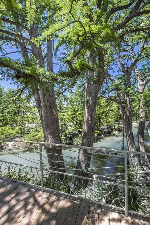 River Bluff Cabins — Leakey — photo 3