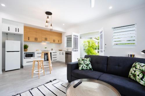 Bamboo Villa Edge Hill Cairns Luxury Pet Friendly Sleeps 3 — 4-Star Luxury Hotel in Edge Hill, Australia