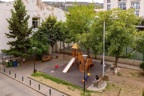 Bright 3BR Apartment in Old Tbilisi by Wehost