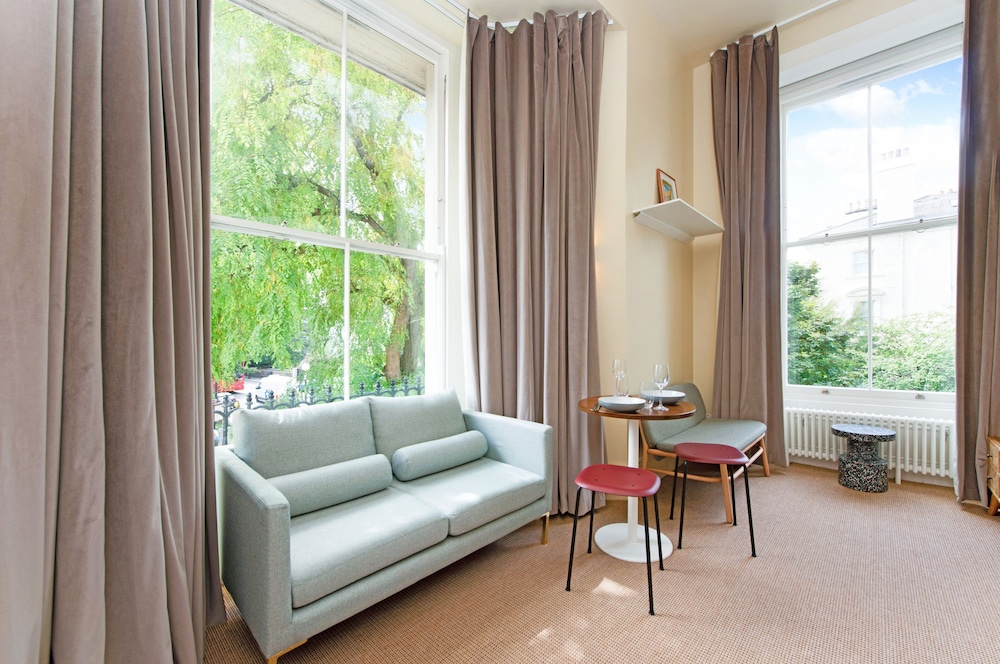 Mezzanine Flat in Listed Terrace Near Regents Park London — 5-Star Luxury Hotel in London, United Kingdom