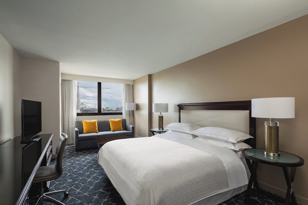 Sheraton Norfolk Waterside Hotel - photo 14